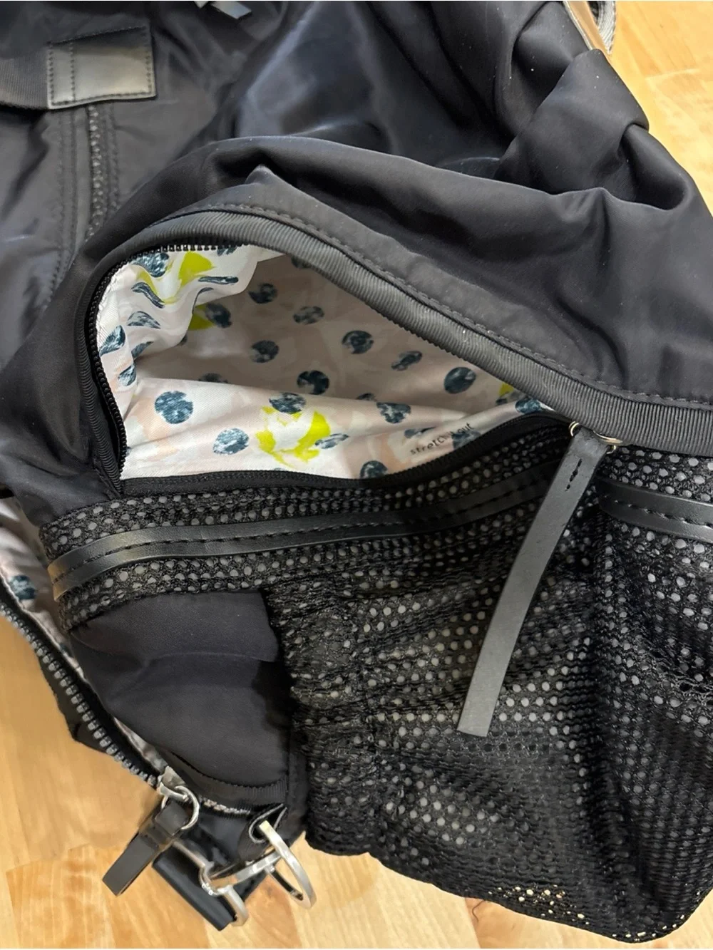 Lululemon athleta  Medium Black 25L heavy Nylon Duffle Bag Pink Lining Pockets
